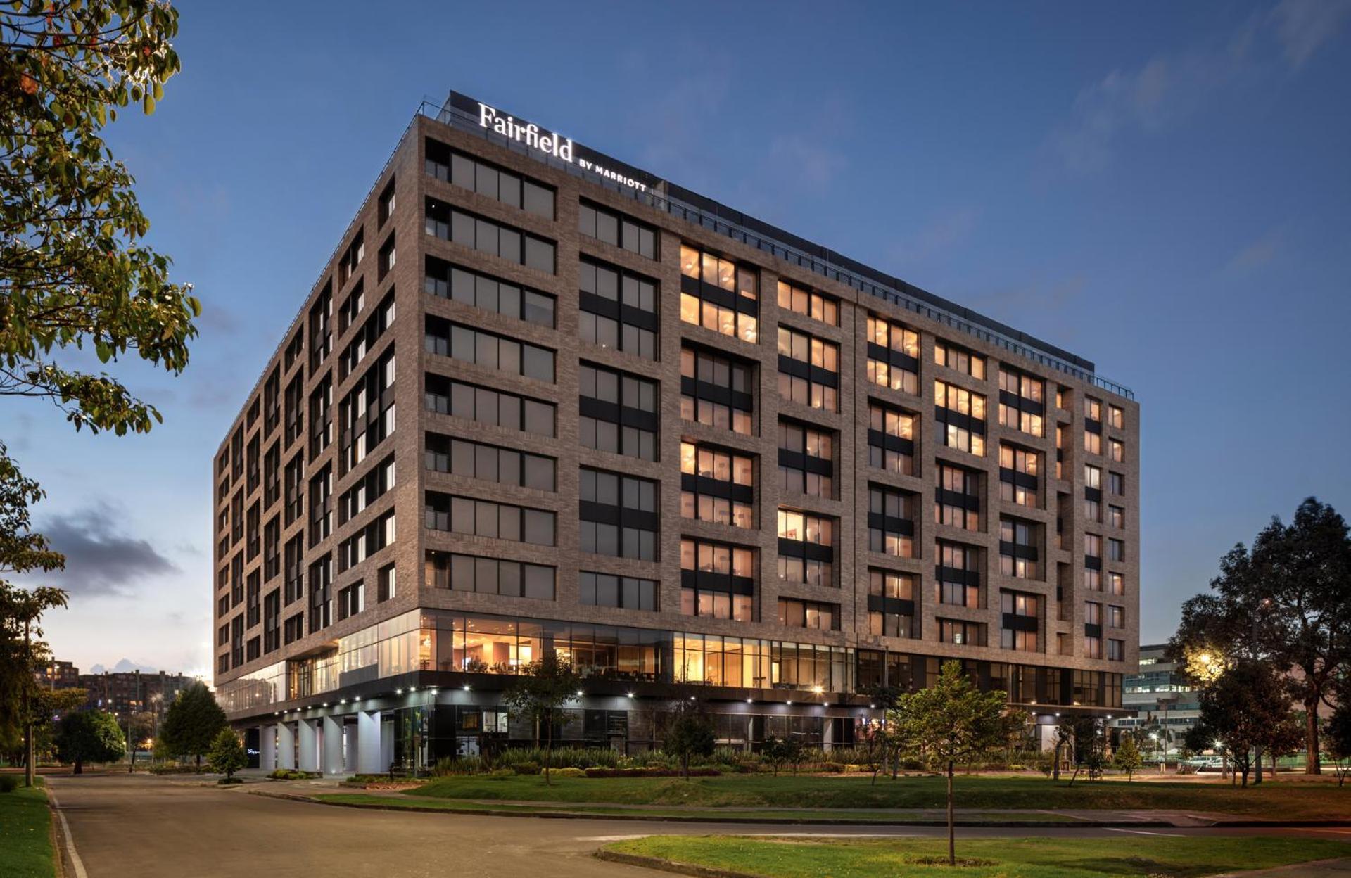 Hotel Fairfield By Marriott Bogota Embajada Extérieur photo